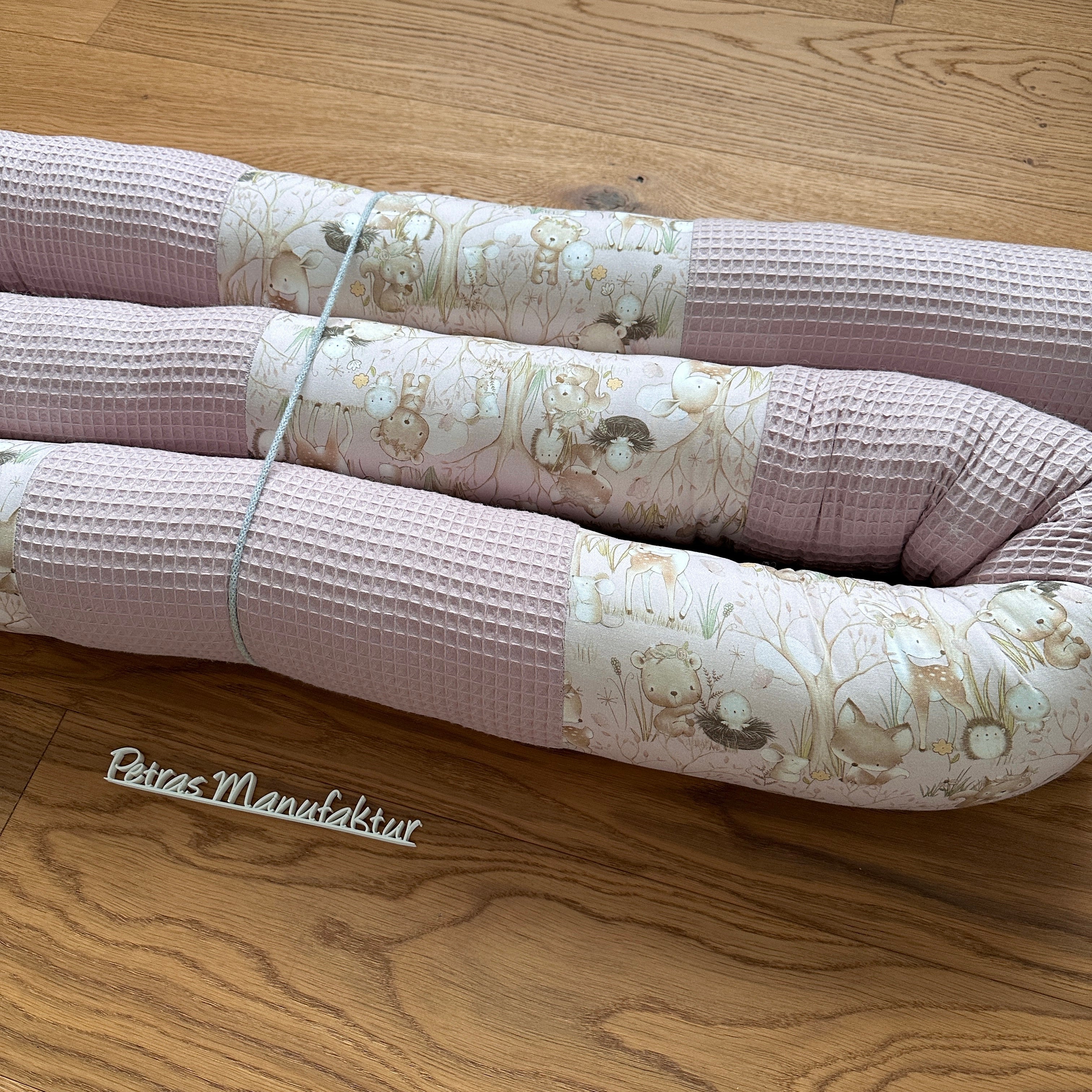 Bettschlange "Waldtiere rosa"