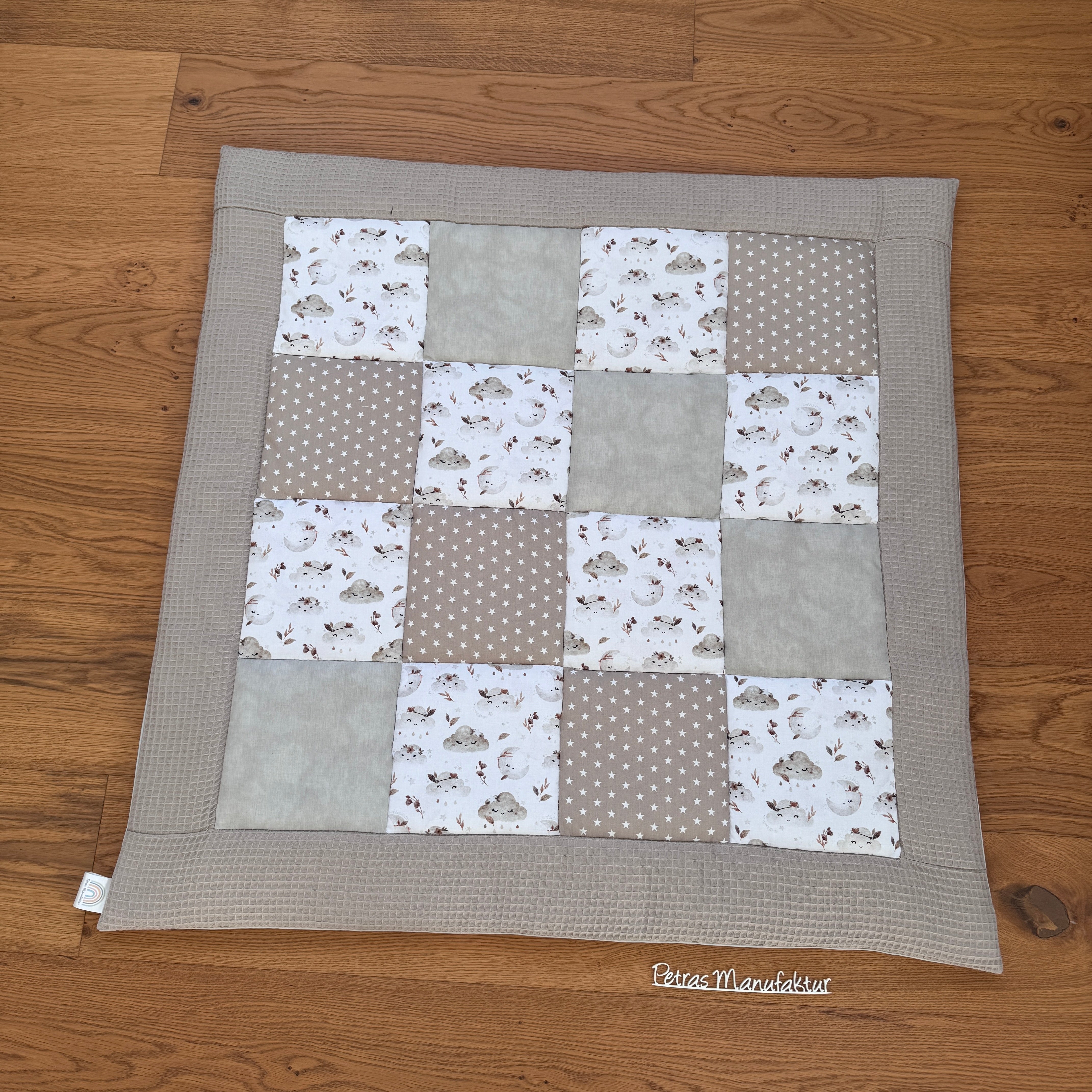 Krabbeldecke "Wolken beige“ Modell 1