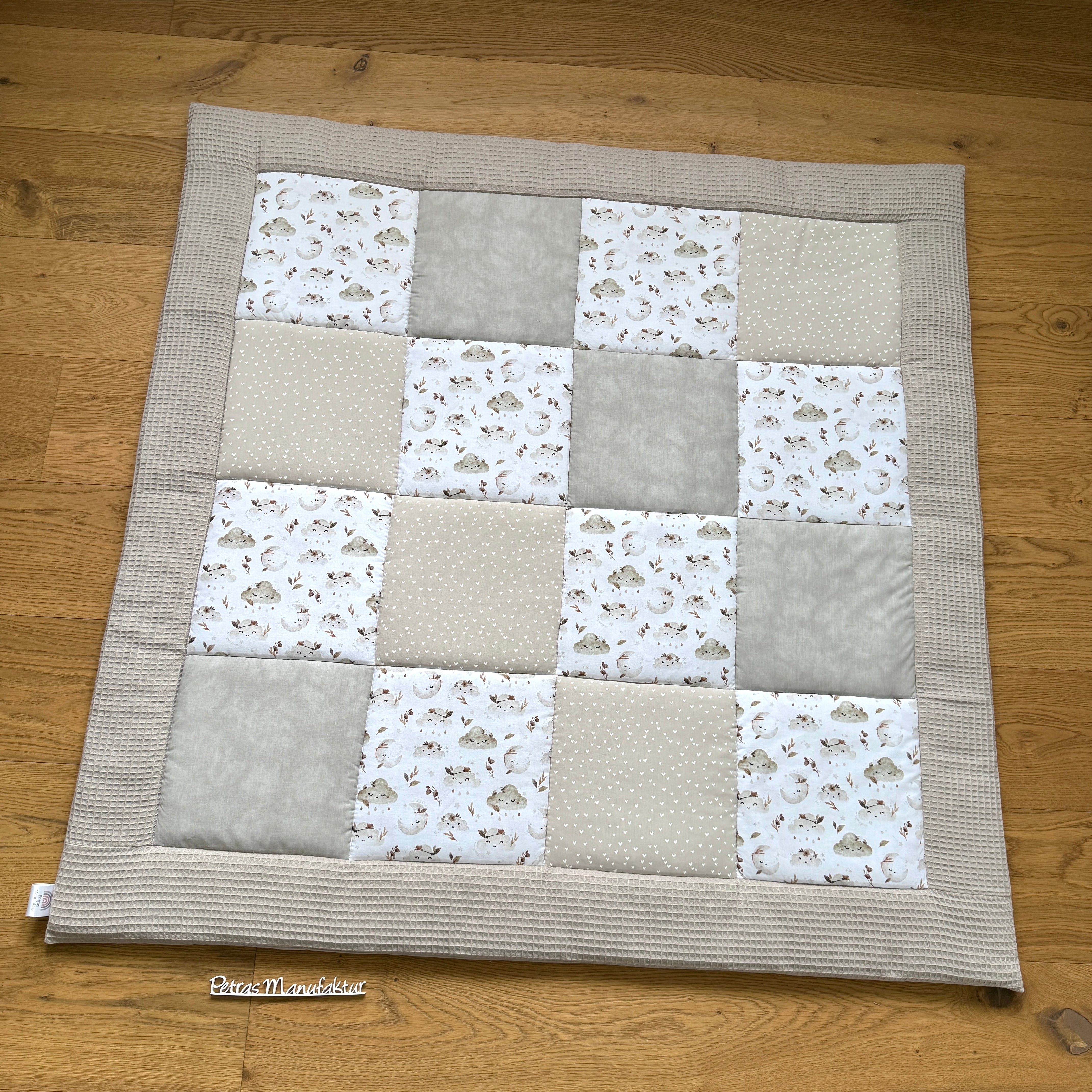 Krabbeldecke "Wolken beige“ Modell 1