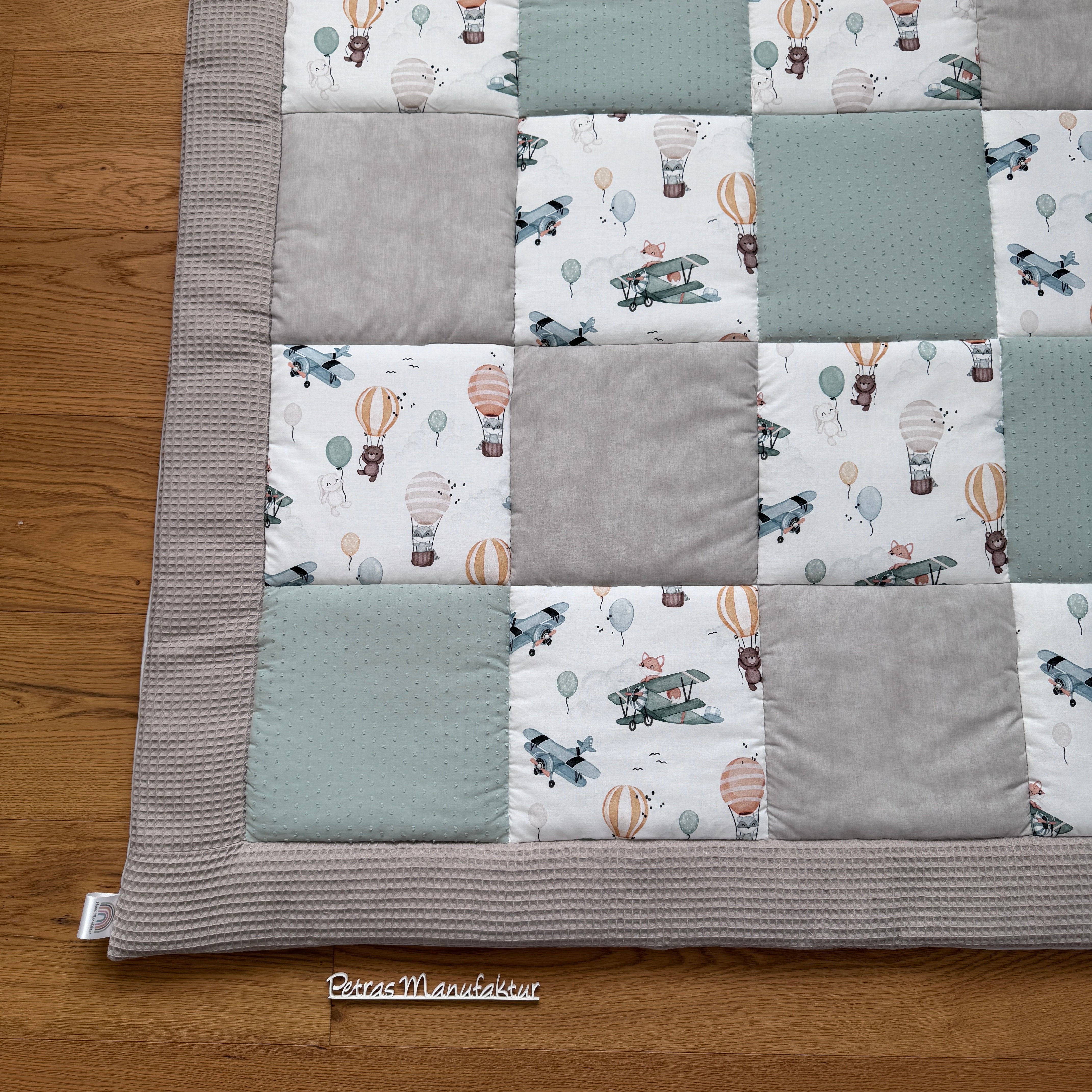 Krabbeldecke "fliegende Kuscheltiere“ Modell 1