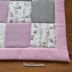 Krabbeldecke "Waldtiere pastell“ mit rosa
