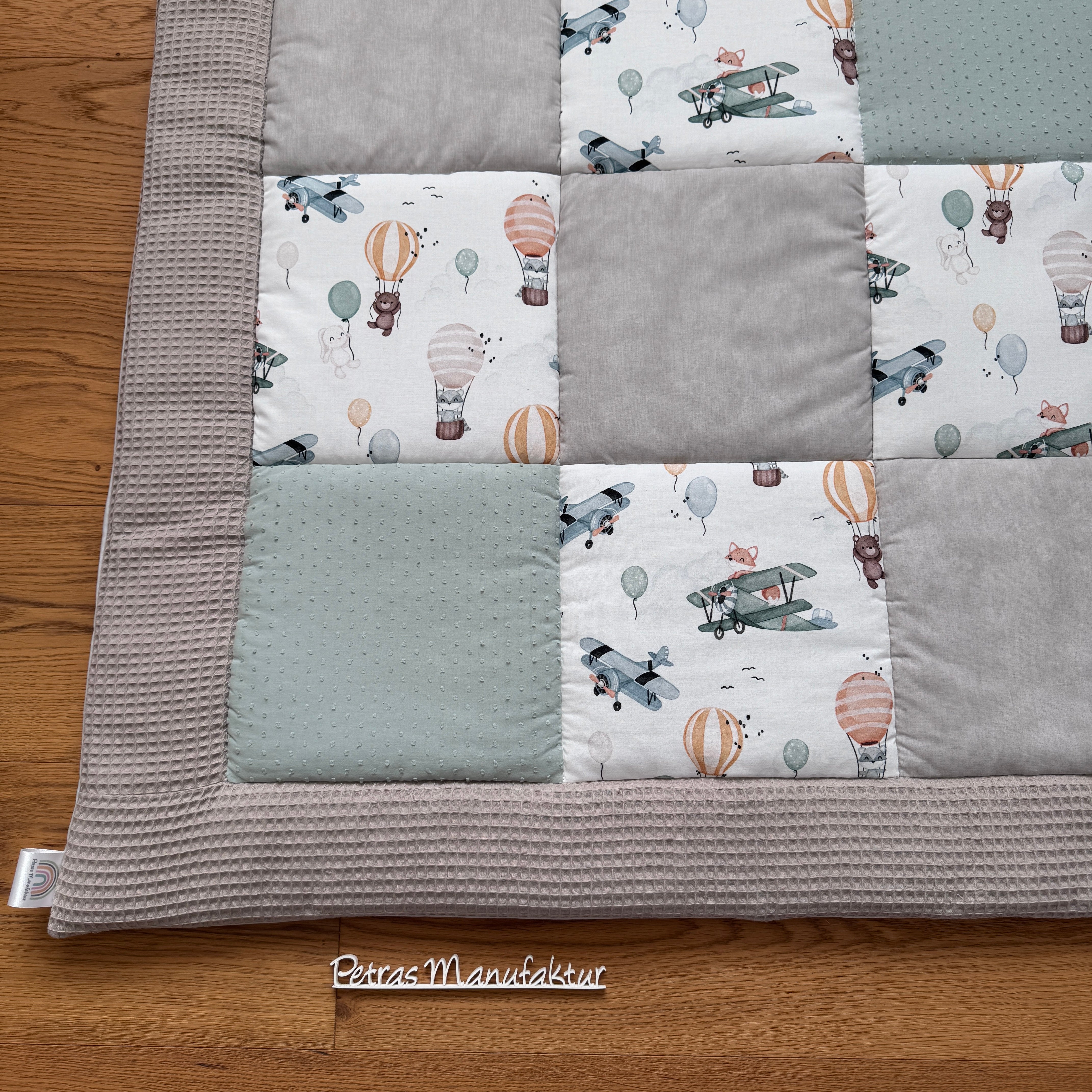 Krabbeldecke "fliegende Kuscheltiere“ Modell 1