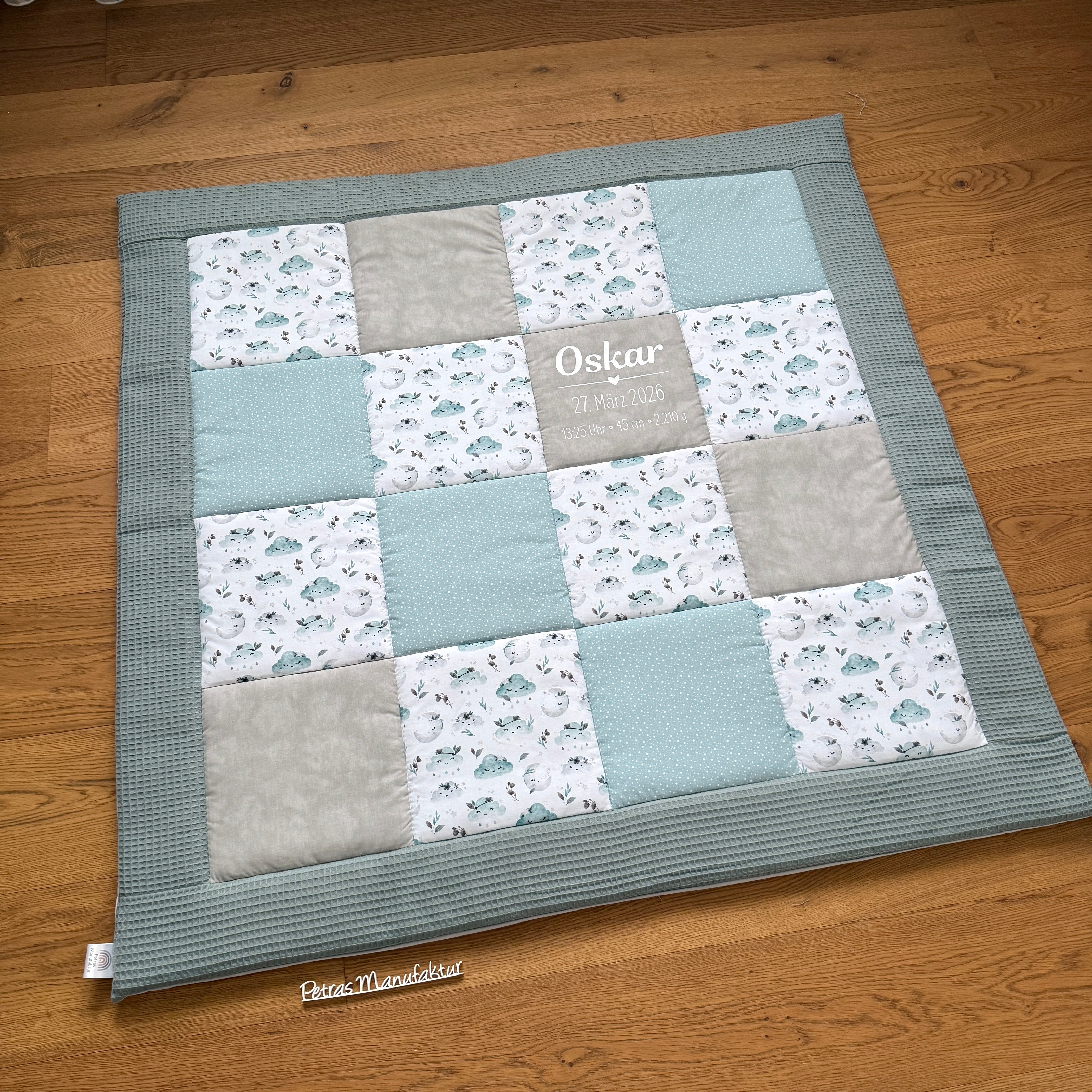 Krabbeldecke "Wolken mint“ Modell 2