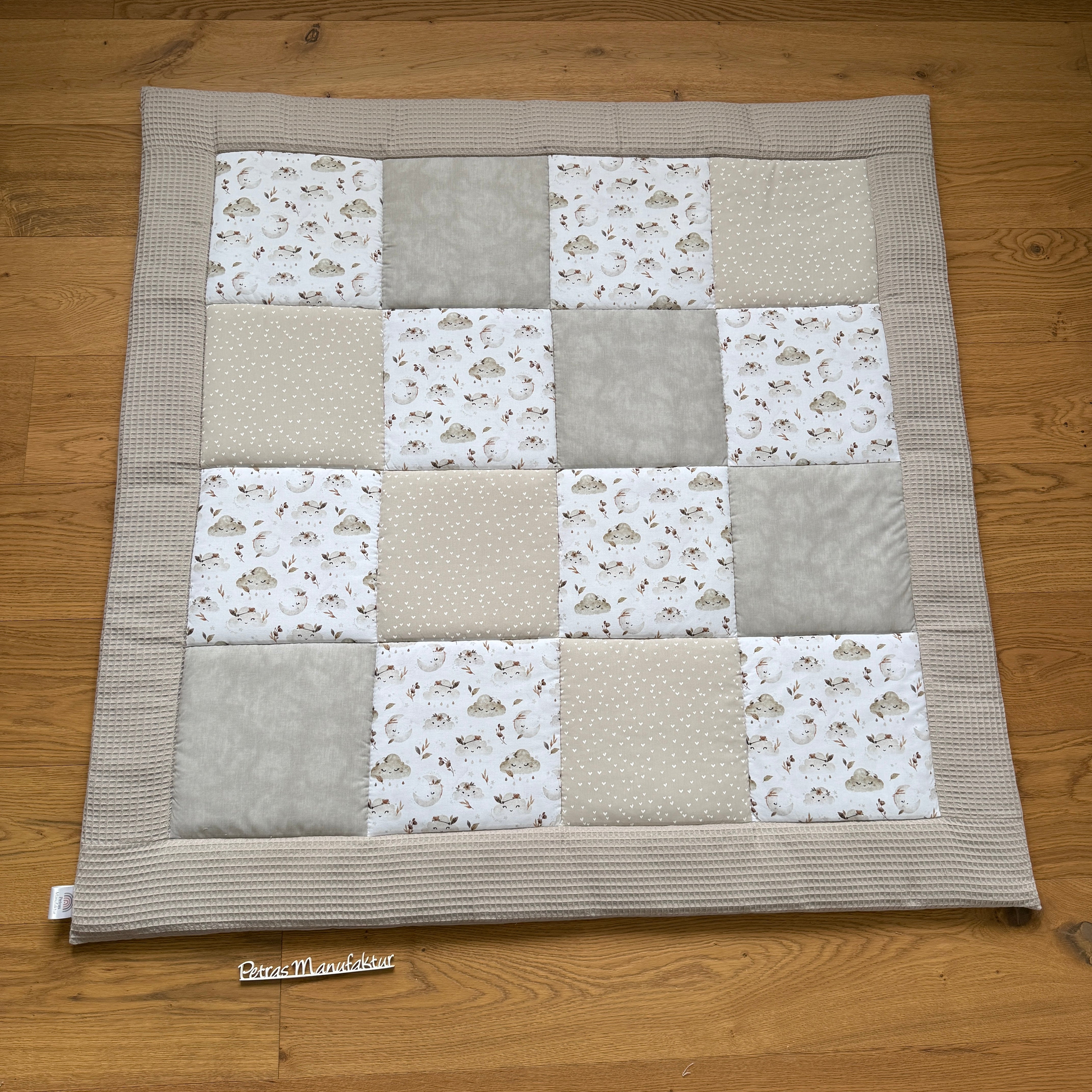 Krabbeldecke "Wolken beige“ Modell 1