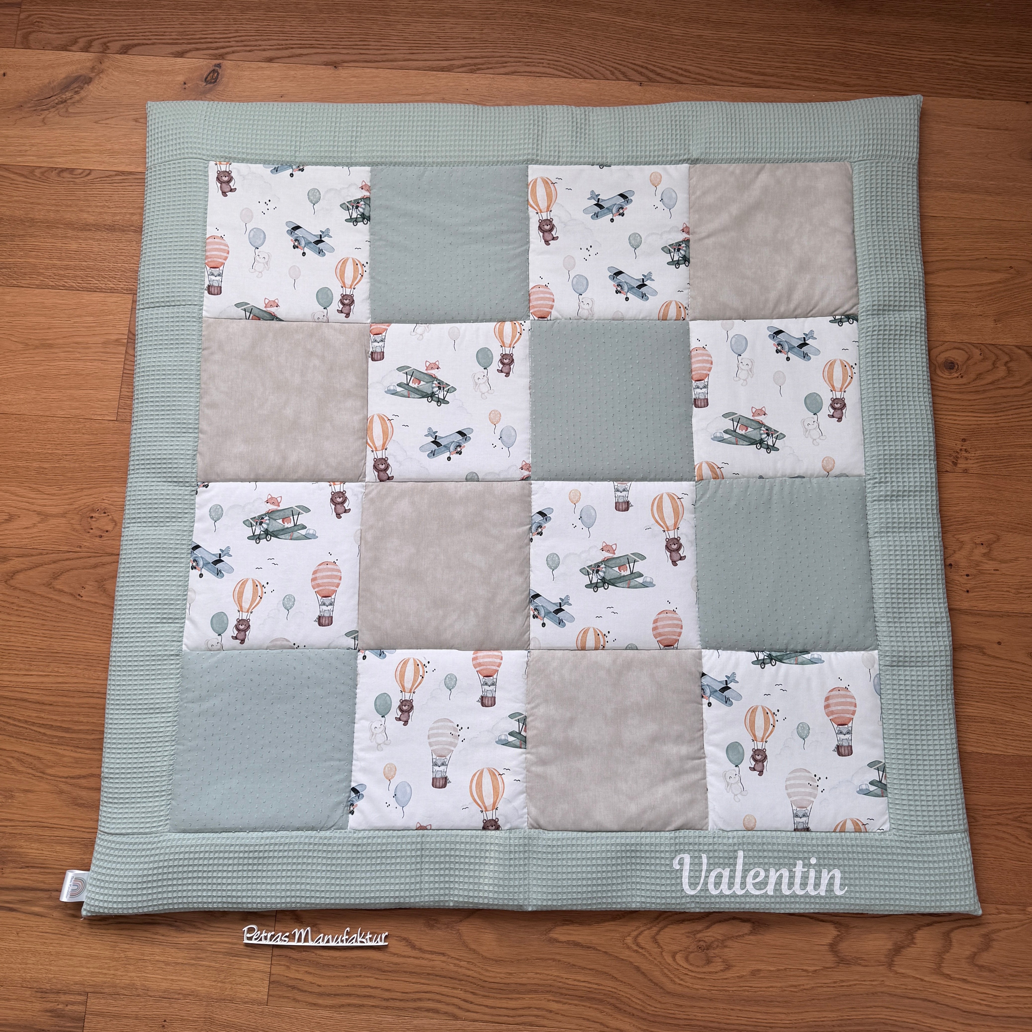 Krabbeldecke "fliegende Kuscheltiere“ Modell 1
