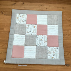 Krabbeldecke "Waldtiere pastell“ mit rosa